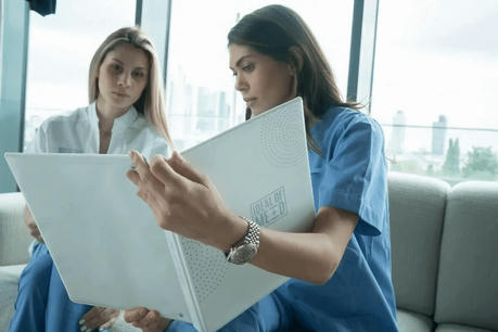 Public Hospitals vs Beauty Clinics: Hair Transplant Resource Map USA 2025 Edition